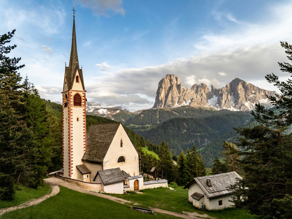 A church in Italy in the 25 Italy Travel Tips