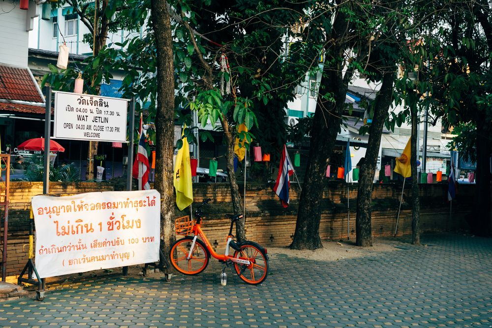 Una calle en Chiang Mai, Tailandia en Los Mejores Destinos para Nómadas Digitales en 2025