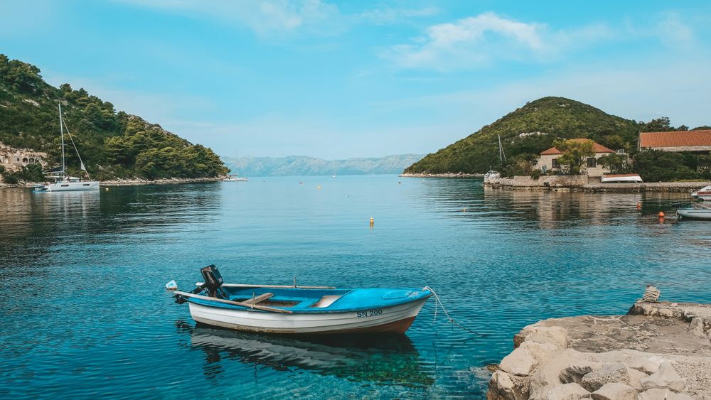 Un bateau près du Parc national de Mljet en Croatie dans les activités incontournables en Croatie