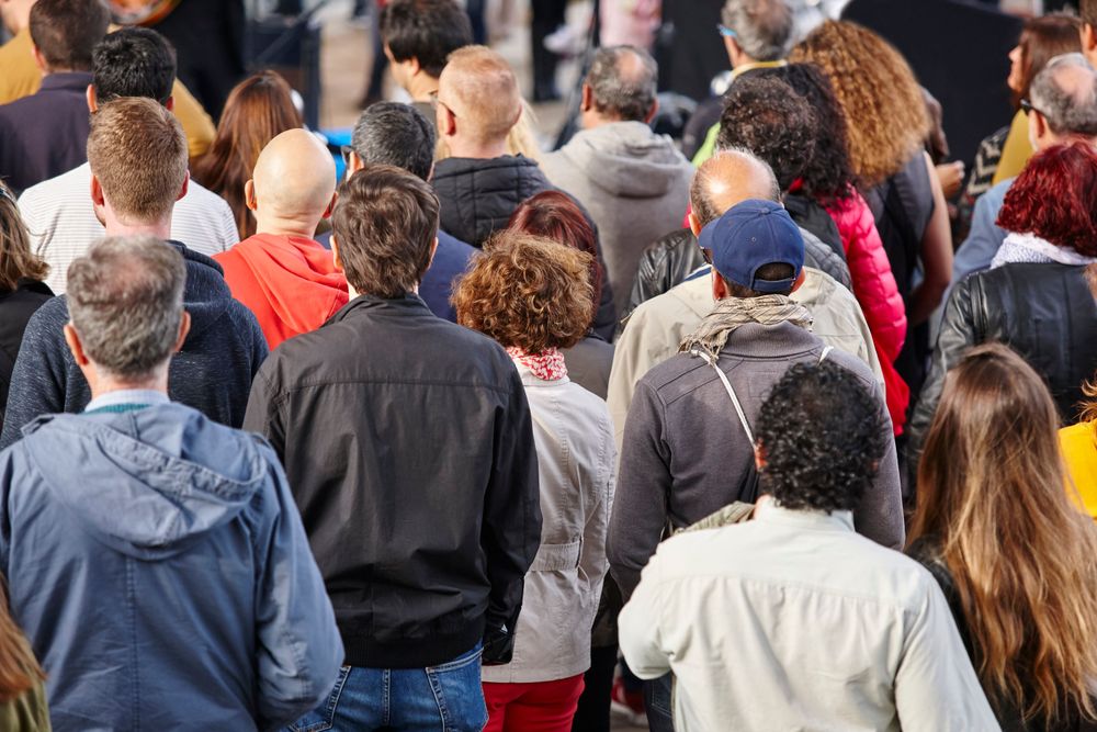 People waiting in line instead of having their tours pre-booked as Stippl suggests in "How to Make the Best Out of a Vacation Planner App?"