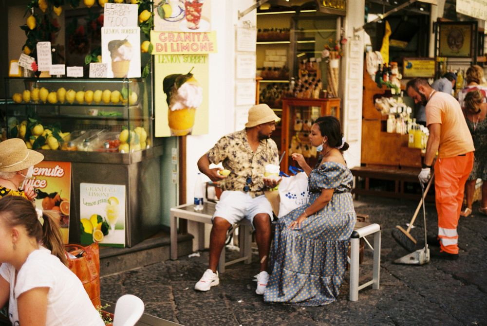 Couple tasting lemons in the Best Restaurants in Amalfi