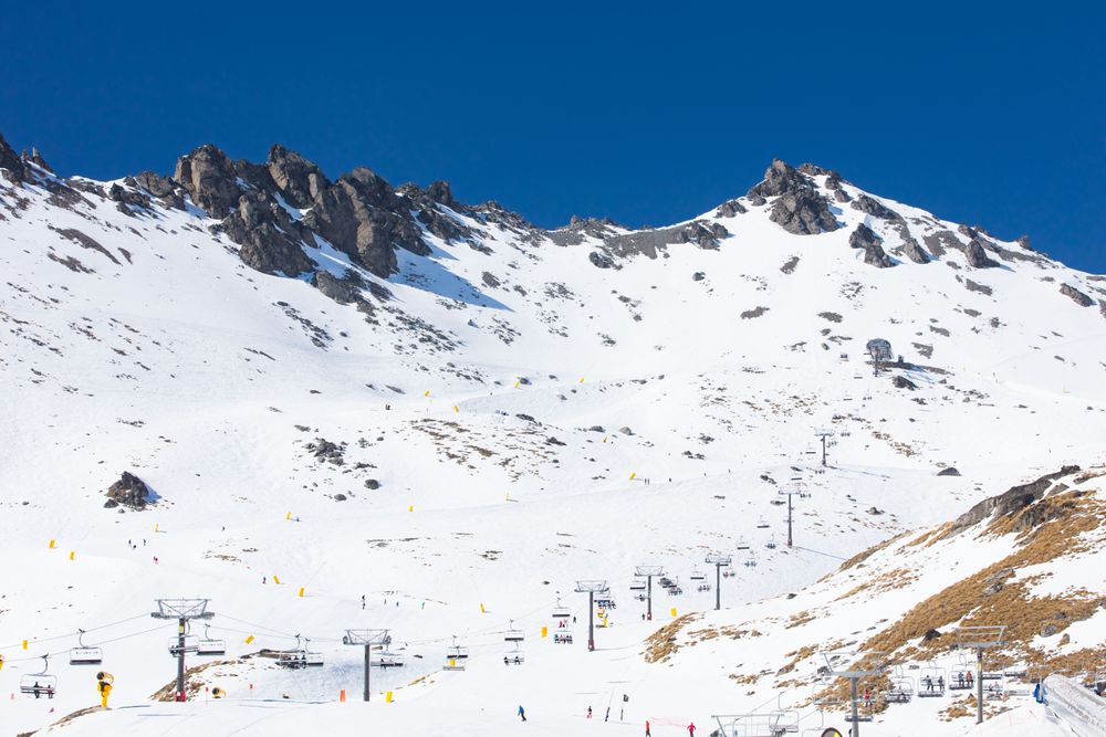 Queenstown, one of the best destinations for snowboarding